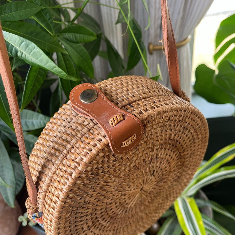 Round Woven Straw Crossbody Bag - Tan - Picture 2 of 3